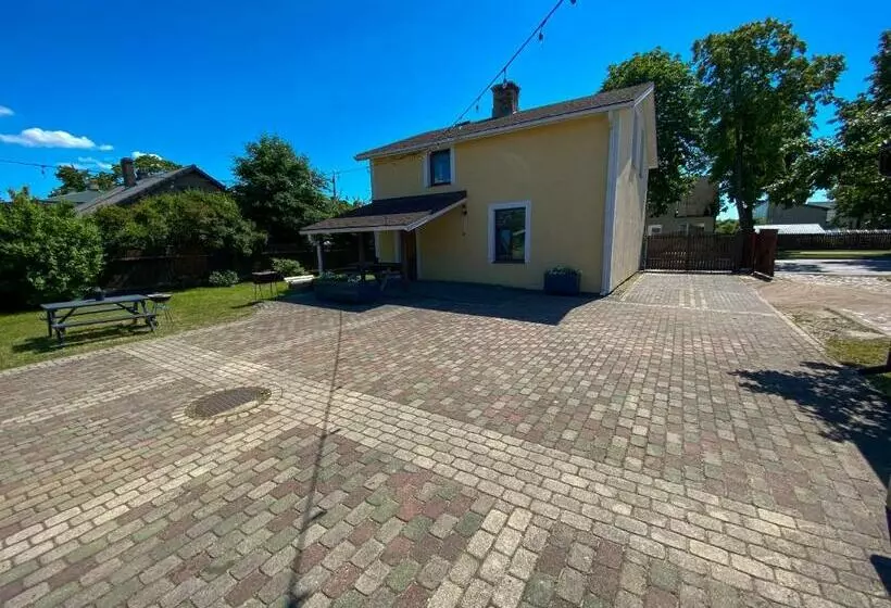 پانسیون Olle Holiday House