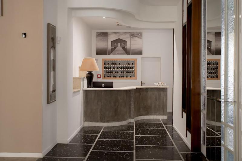  C Hotels International 