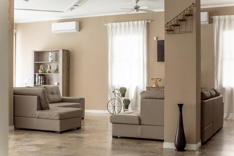  C Hotels International 