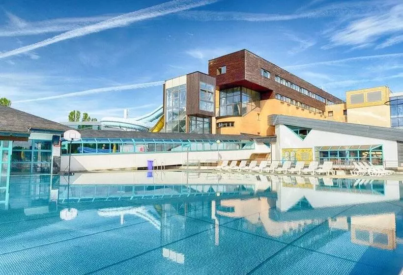 هتل Aquacity Mountain View