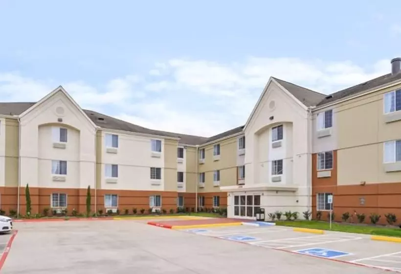 Отель Candlewood Suites Beaumont, An Ihg