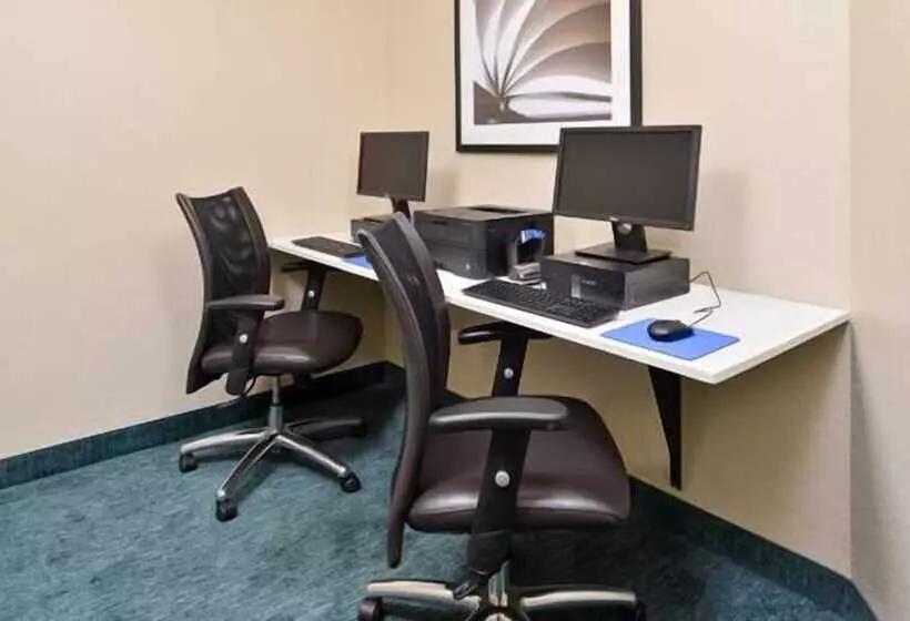 Отель Candlewood Suites Beaumont, An Ihg