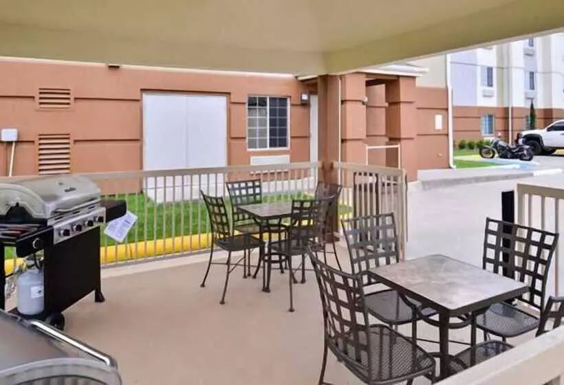 Отель Candlewood Suites Beaumont, An Ihg