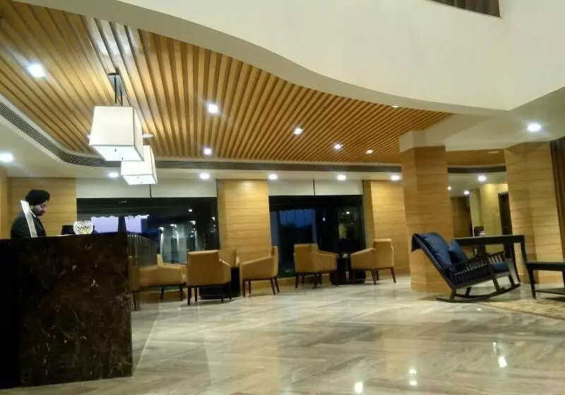 Hotel Country Inn & Suites By Radisson Jammu