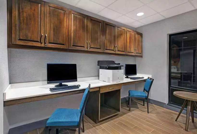 فندق Hampton Inn Westfield