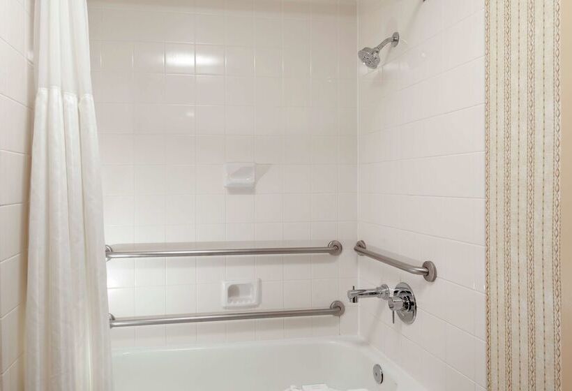 فندق Hilton Garden Inn Charlotte North