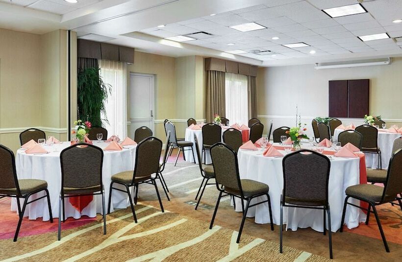 فندق Hilton Garden Inn Charlotte North