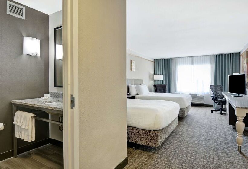 Отель Hilton Garden Inn Oshkosh