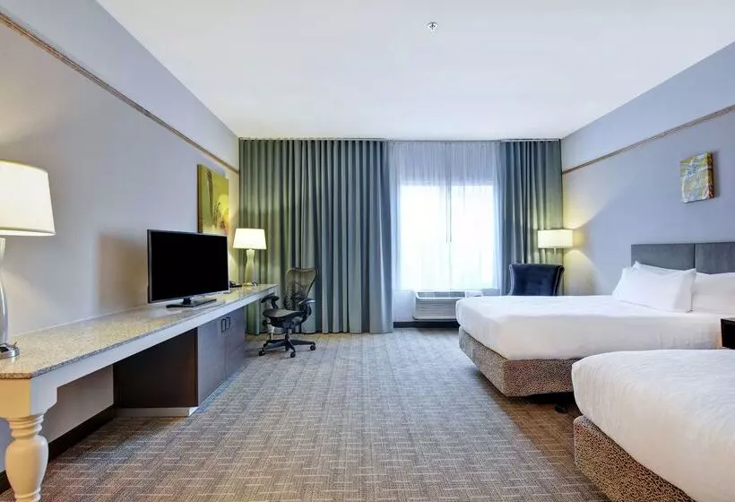 هتل Hilton Garden Inn Oshkosh