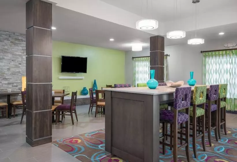 Holiday Inn Express Hotel & Suites Ames, An Ihg