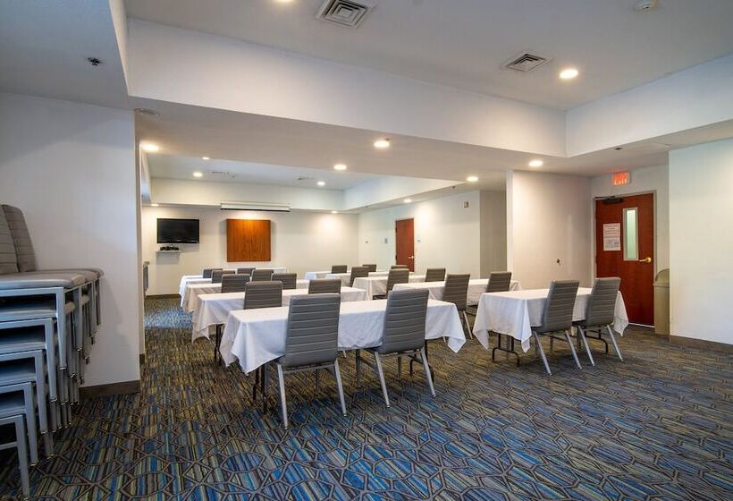 Holiday Inn Express Hotel & Suites Bedford, An Ihg