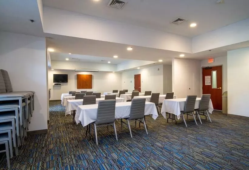 Holiday Inn Express Hotel & Suites Bedford, An Ihg