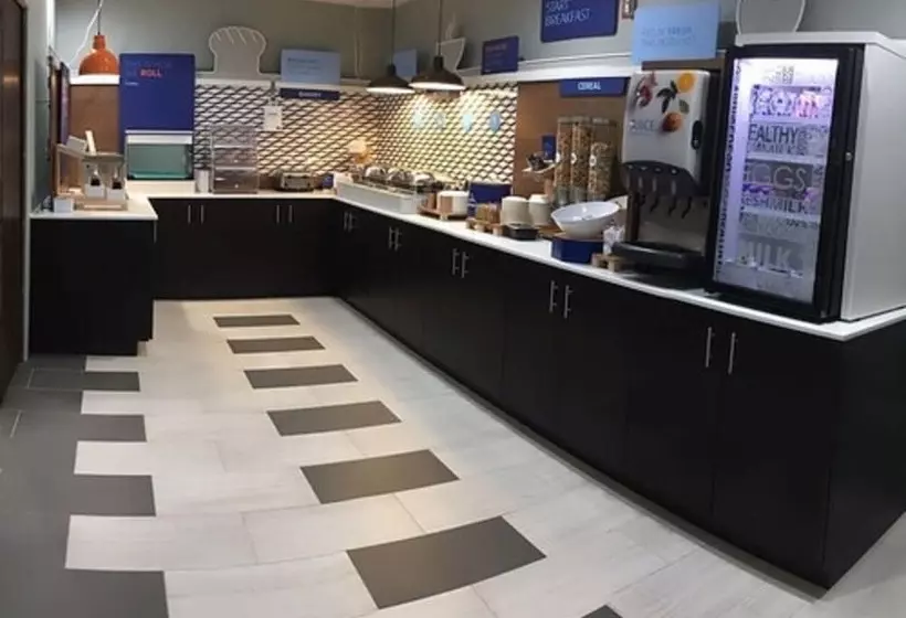 Holiday Inn Express Hotel & Suites Bedford, An Ihg