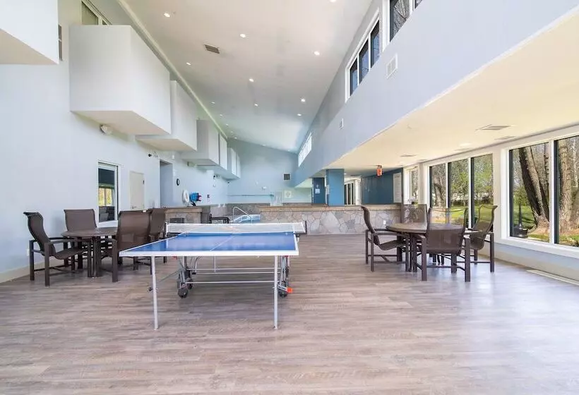 Holiday Inn Express Hotel & Suites Bedford, An Ihg