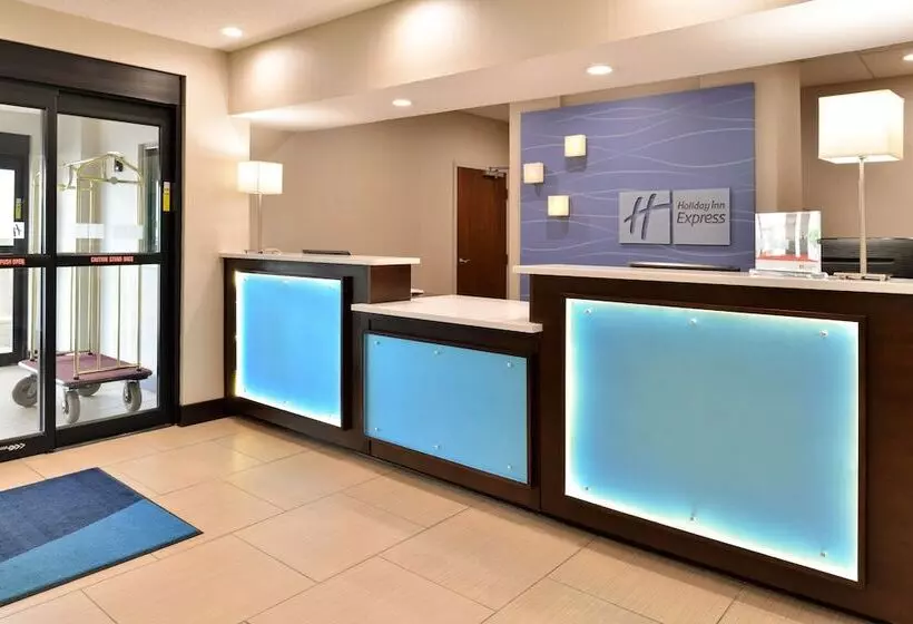 Holiday Inn Express Hotel & Suites Cincinnati Blue Ash, An Ihg