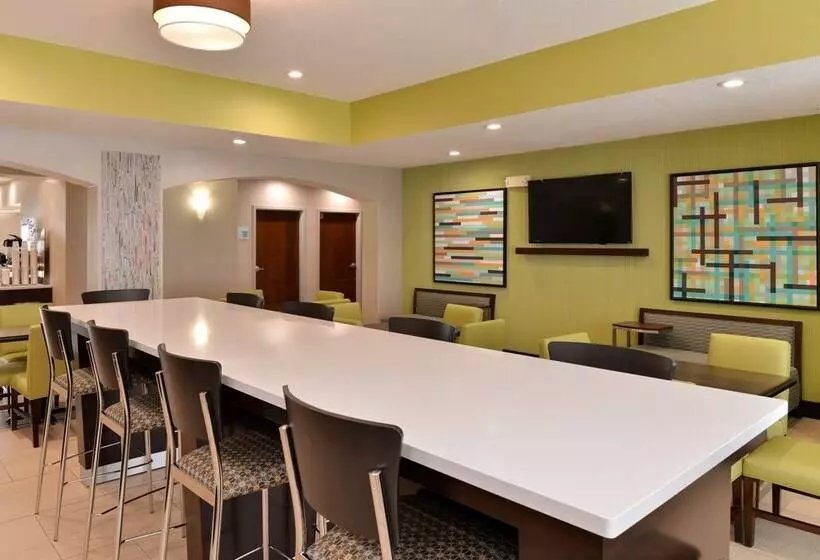 Holiday Inn Express Hotel & Suites Cincinnati Blue Ash, An Ihg