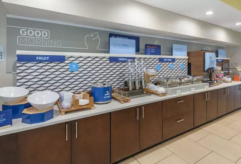 Holiday Inn Express Hotel & Suites Cincinnati Blue Ash, An Ihg