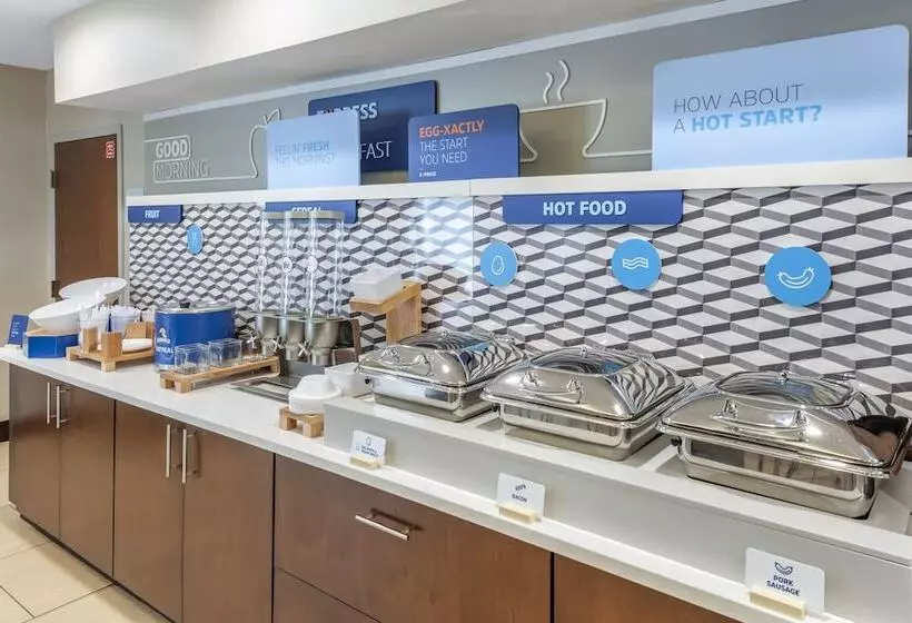 Holiday Inn Express Hotel & Suites Cincinnati Blue Ash, An Ihg