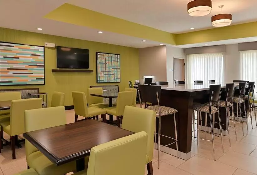 Holiday Inn Express Hotel & Suites Cincinnati Blue Ash, An Ihg
