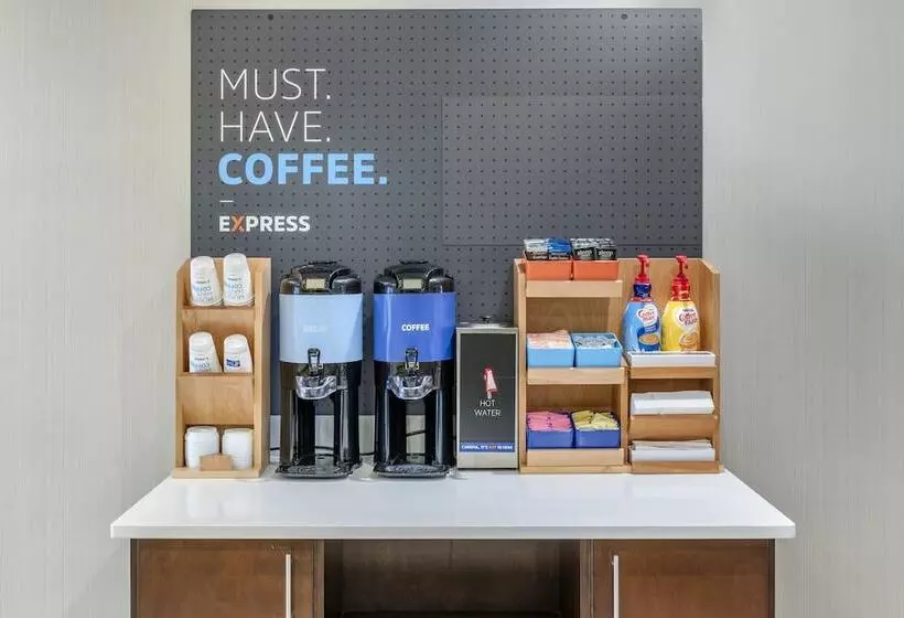 Holiday Inn Express Hotel & Suites Cincinnati Blue Ash, An Ihg