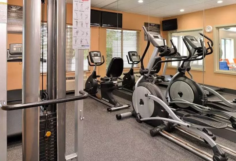 Holiday Inn Express Hotel & Suites Cincinnati Blue Ash, An Ihg