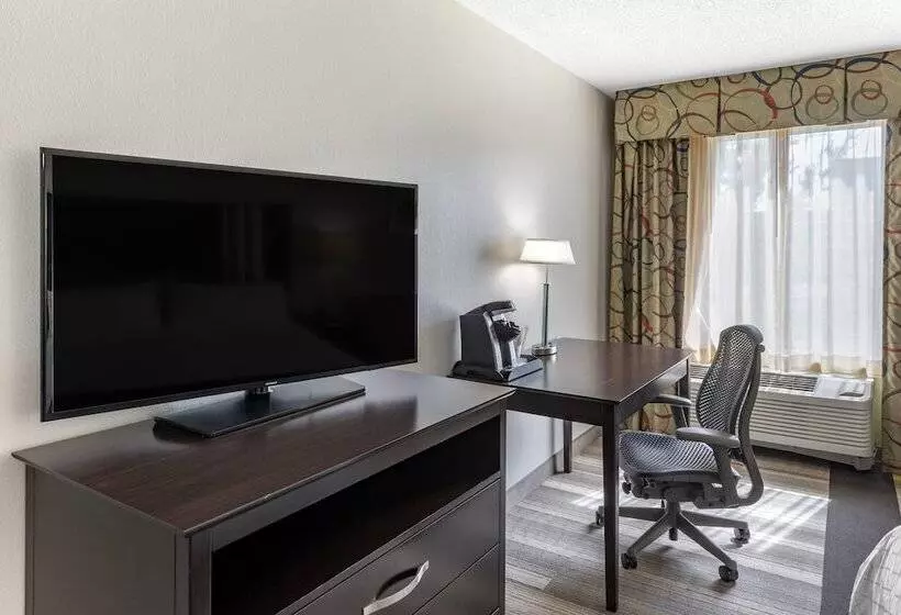 Holiday Inn Express Hotel & Suites Cincinnati Blue Ash, An Ihg