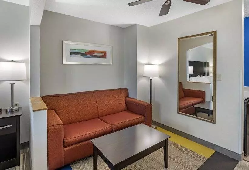 Holiday Inn Express Hotel & Suites Cincinnati Blue Ash, An Ihg