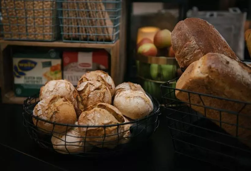 فندق L Fyrislund