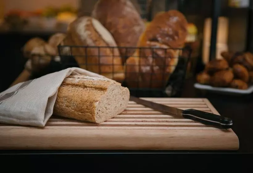 فندق L Fyrislund