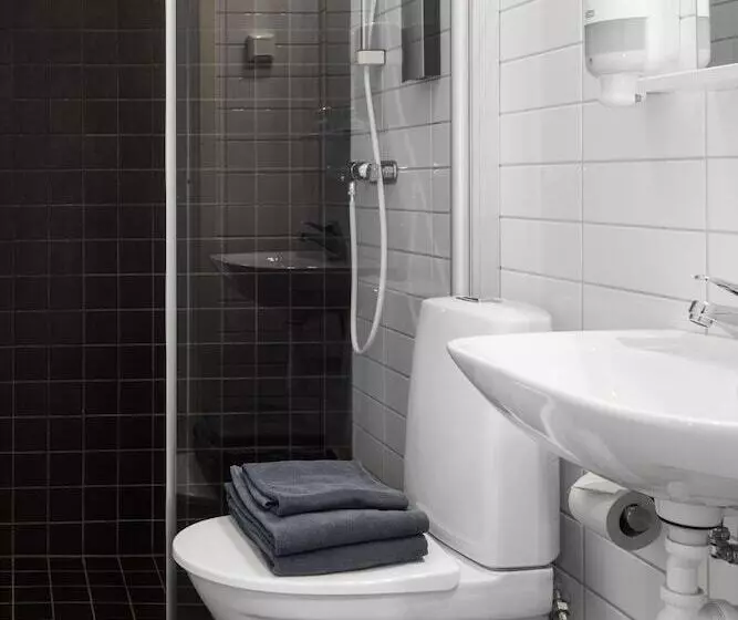 فندق L Fyrislund