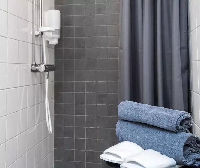 فندق L Fyrislund