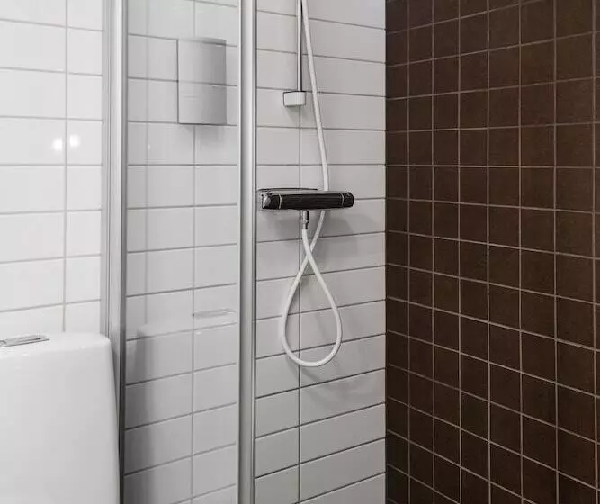 فندق L Fyrislund