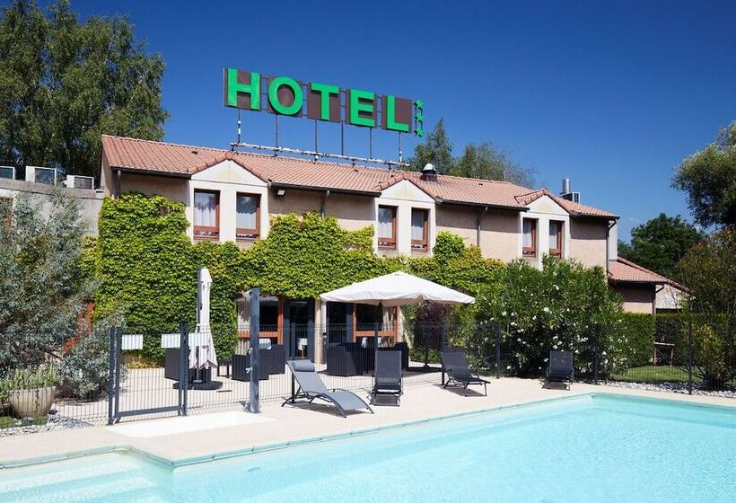 ホテル Logis Des Trois Massifs