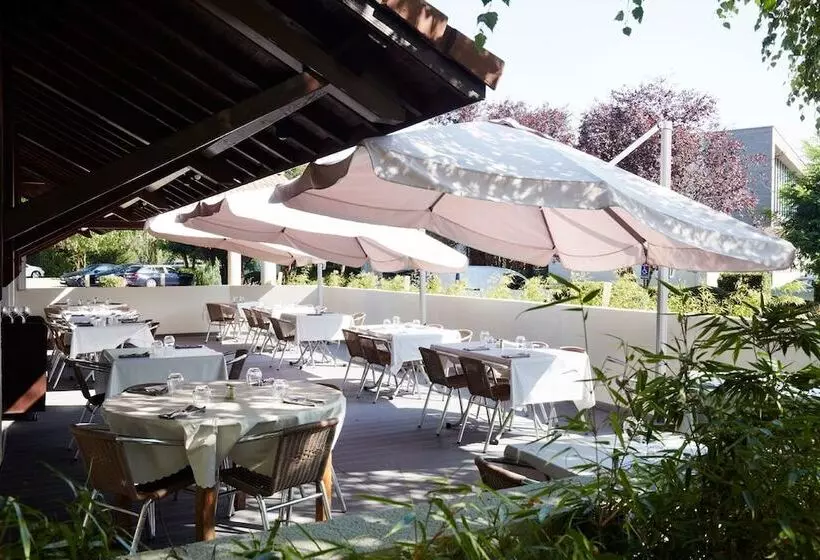 호텔 Logis Des Trois Massifs