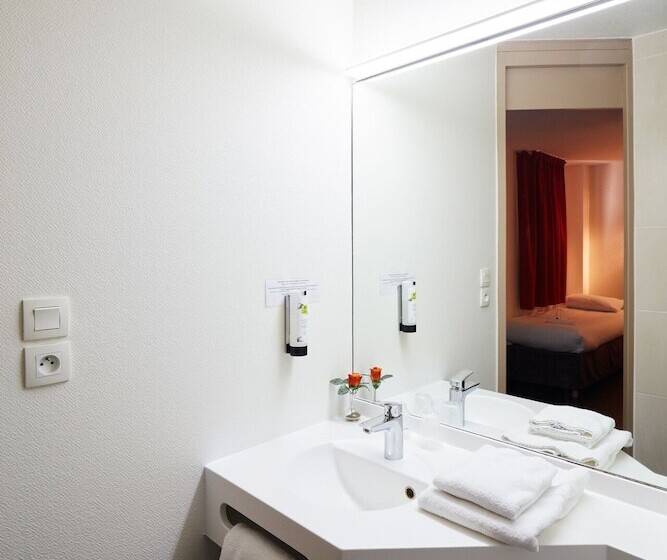 ホテル Logis Des Trois Massifs