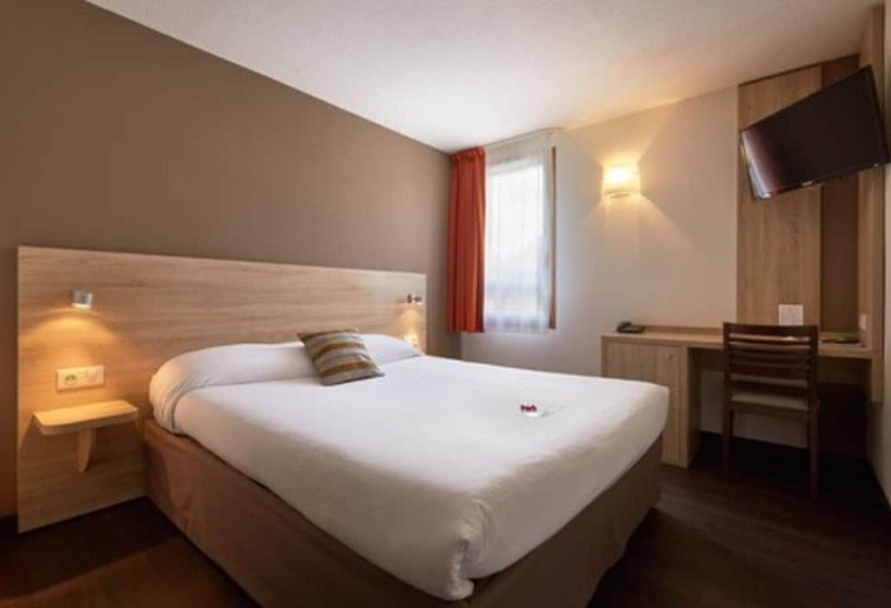 ホテル Logis Des Trois Massifs