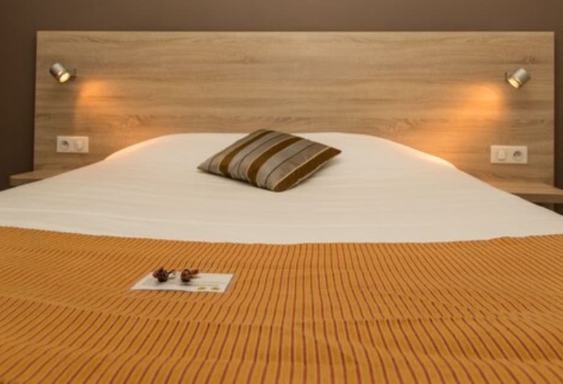 ホテル Logis Des Trois Massifs