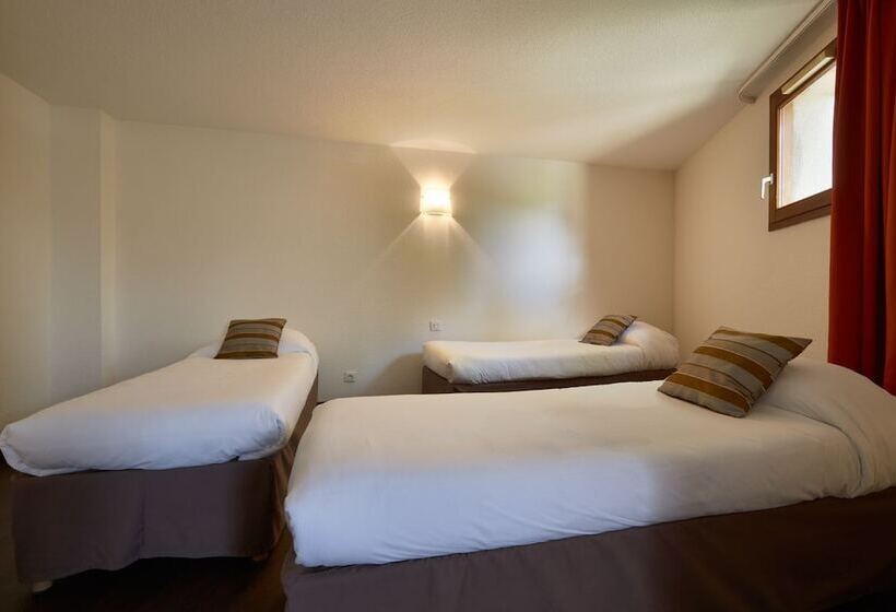 ホテル Logis Des Trois Massifs