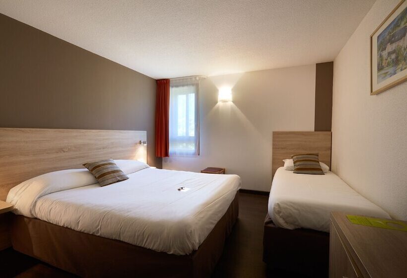 ホテル Logis Des Trois Massifs