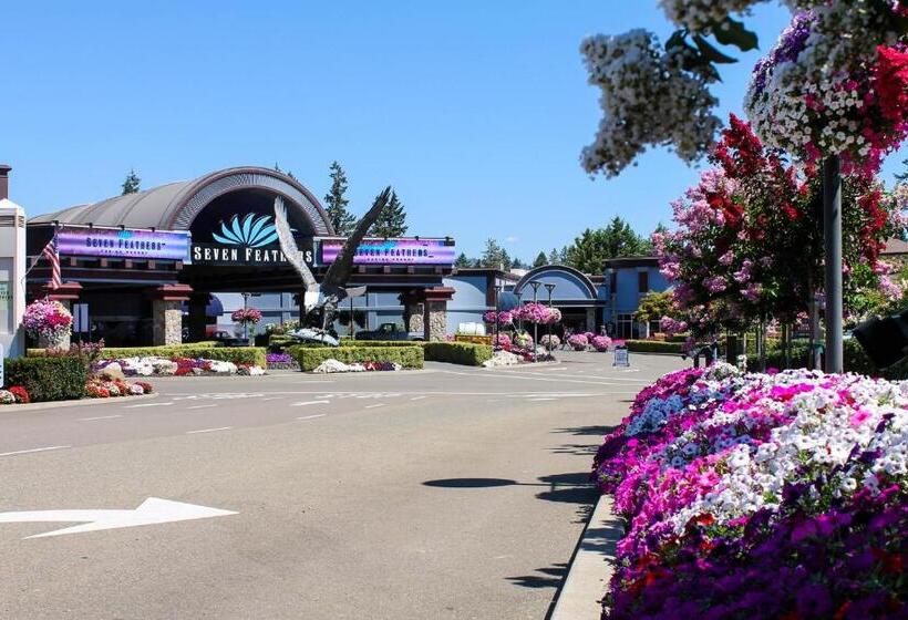 호텔 Seven Feathers Casino Resort