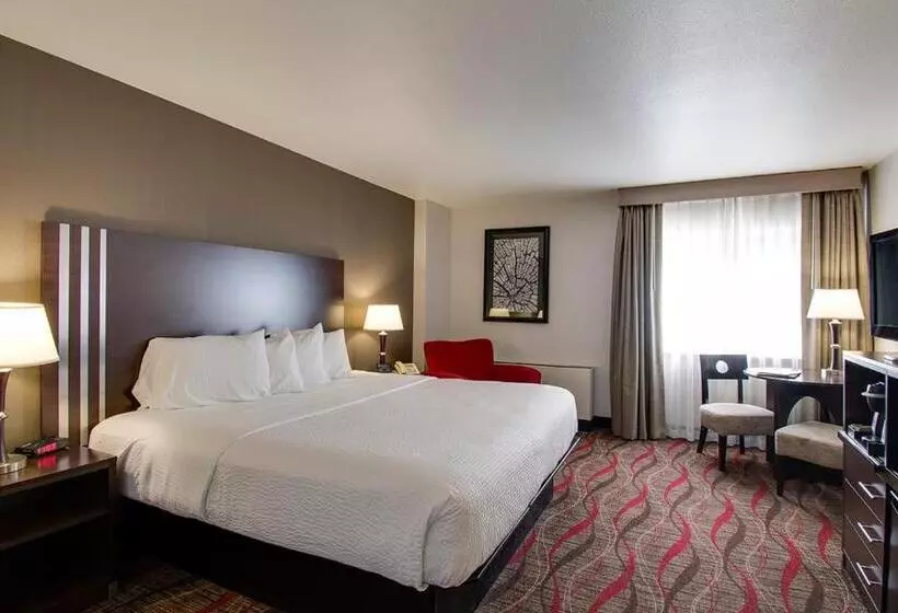 Отель Seven Feathers Casino Resort