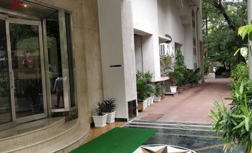 ホテル Vits Sharanam Thane