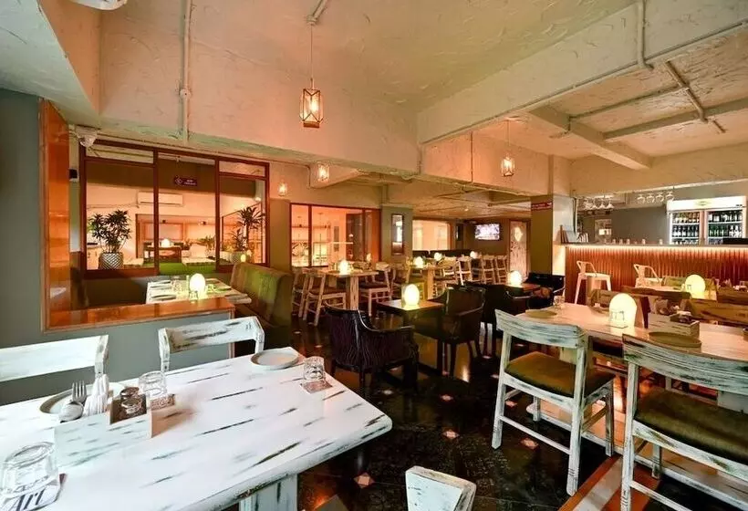 Отель Vits Sharanam Thane