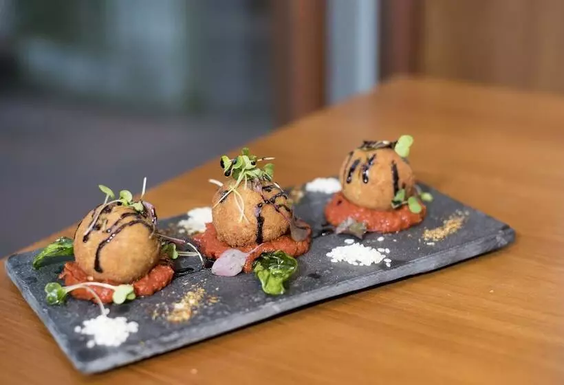 Отель Vits Sharanam Thane