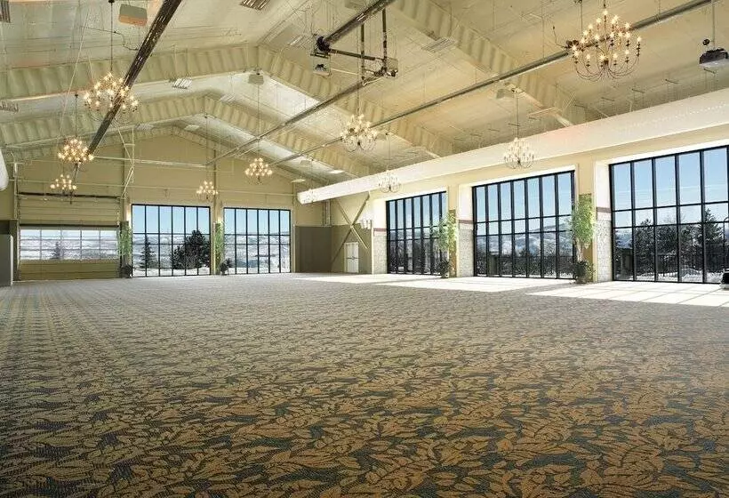 Отель Zermatt Utah Resort & Spa Trademark Collection By Wyndham