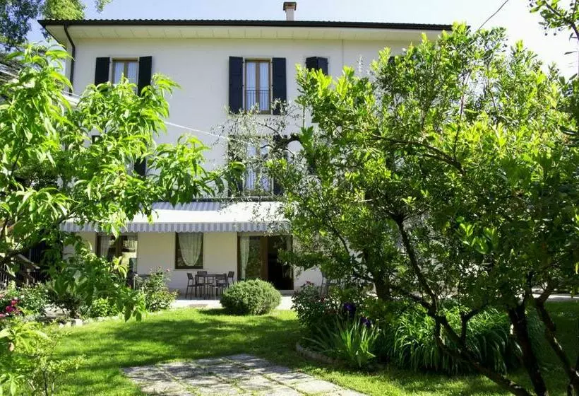 Aamiaismajoitus (B&B) Garnì Delle Rose