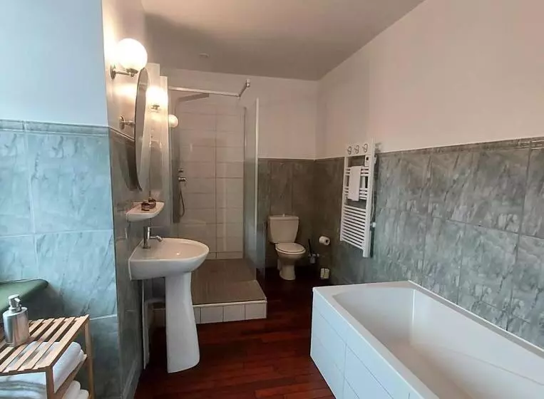 Aamiaismajoitus (B&B) Les Chambres Du Château Du Rozel