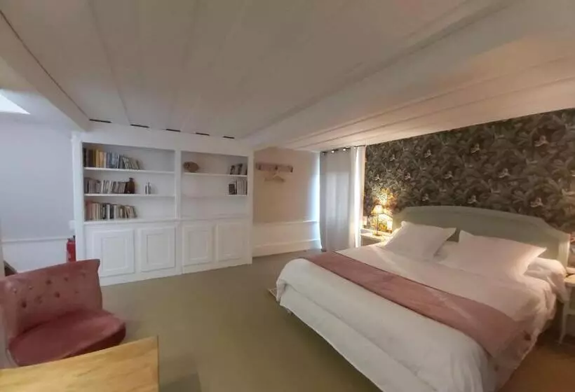 Aamiaismajoitus (B&B) Les Chambres Du Château Du Rozel