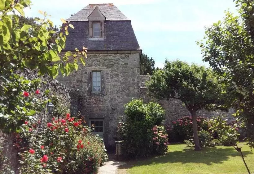 Aamiaismajoitus (B&B) Les Chambres Du Château Du Rozel