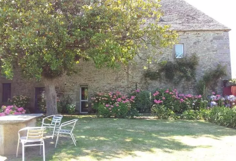 Aamiaismajoitus (B&B) Les Chambres Du Château Du Rozel